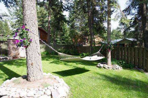 Auberge Kicking Horse Guest House Golden Eksteriør billede