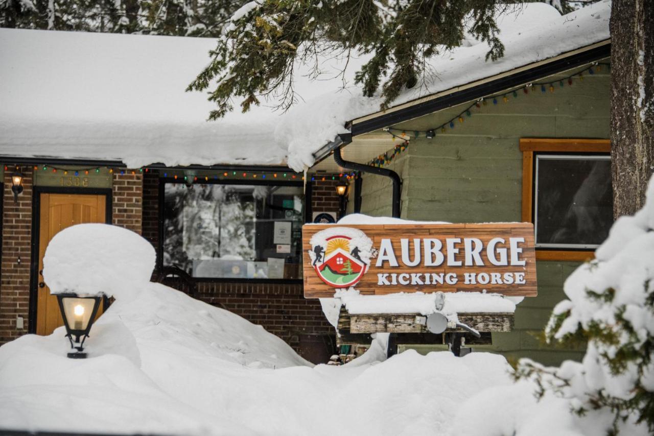 Auberge Kicking Horse Guest House Golden Eksteriør billede