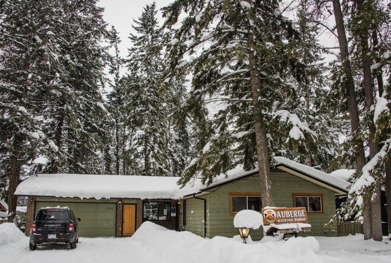 Auberge Kicking Horse Guest House Golden Eksteriør billede