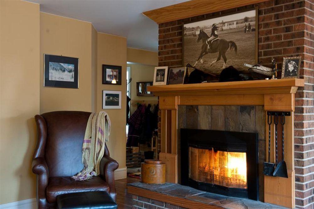 Auberge Kicking Horse Guest House Golden Eksteriør billede